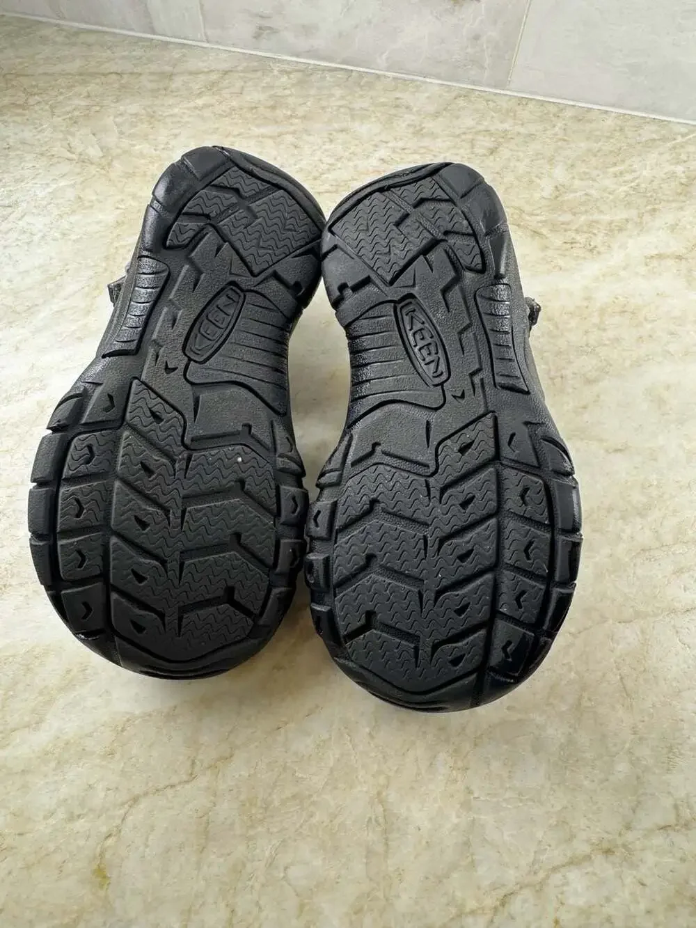 Keen Newport H2 Closed Toe Water Sandals Gray Black Kids Size 13